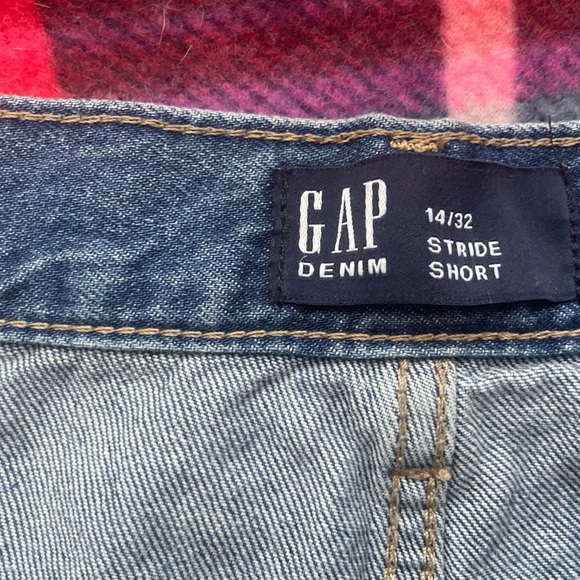 NWT- GAP 14/32 STRIDE SHORT Mid Rise Loose Through the Hip & Thigh - Picture 2 of 6